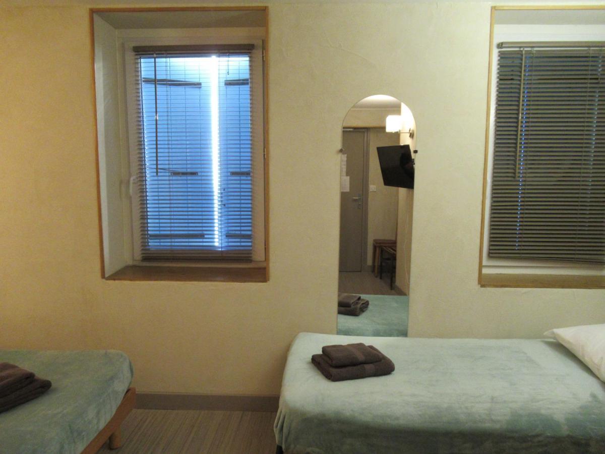 L'Auberge De L'Aygues Les Pilles Room photo